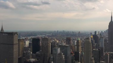 New York, Mayıs yaklaşık: New York'un Manhattan skyline binalar geniş vurdu top, gerçek zamanlı manzarası