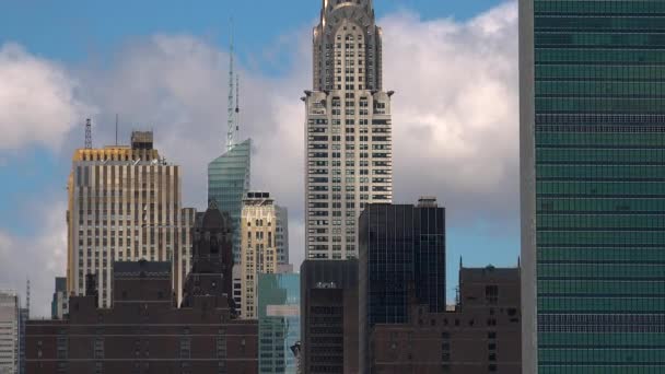 Vue magnifique de Manhattan Skyline depuis Long Island City à New York, panorama panoramique avec ONU, Siège des Nations Unies, Ultra Hd 4k, en temps réel — Video