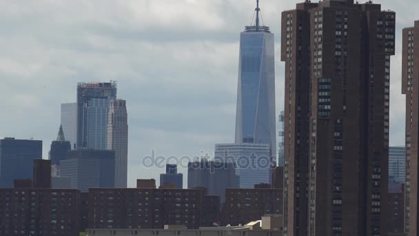 Viendo el impresionante hermoso horizonte de Manhattan desde Long Island City en Nueva York, panorámica panorámica con ONU, Sede de las Naciones Unidas, Ultra Hd 4k, en tiempo real — Vídeo de stock