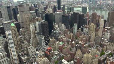 New York, Mayıs yaklaşık: New York'un Manhattan skyline gökdelenler geniş vurdu top, gerçek zamanlı manzarası