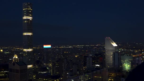 Nueva York, Estados Unidos - circa mayo: toma del atardecer y la noche cayendo sobre Manhattan, Nueva York, Nueva York, Estados Unidos — Vídeo de stock