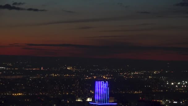 Nueva York, Estados Unidos - circa mayo: toma del atardecer y la noche cayendo sobre Manhattan, Nueva York, Nueva York, Estados Unidos — Vídeo de stock