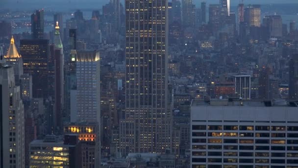 New York, cca květen: Manhattan skyline mrakodrapy široký záběr shora — Stock video