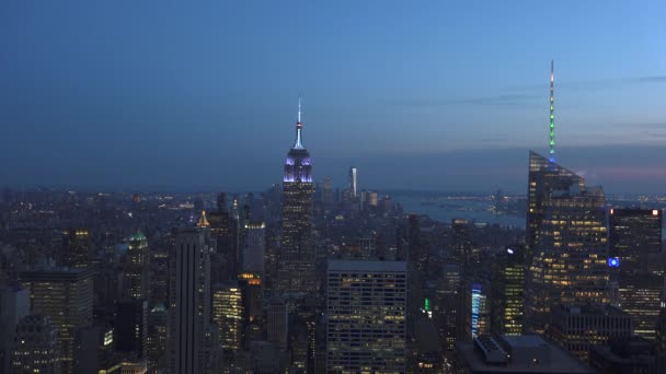 New York, Usa - cca květen: snímek západu slunce a noční Převrhnutí Manhattan, New York City, New York, Usa — Stock video