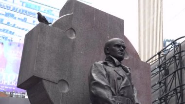 New York City - Mayıs: Yayalar ve New York, Ny Times Square'de trafikte. Times Meydanı dünyanın en popüler konumlar yaklaşık 40 milyon ziyaretçi ile her yıl biridir.