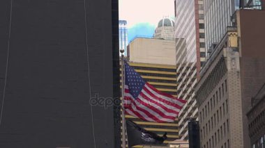 New York City - Mayıs: Yayalar ve New York, Ny Times Square'de trafikte. Times Meydanı dünyanın en popüler konumlar yaklaşık 40 milyon ziyaretçi ile her yıl biridir.