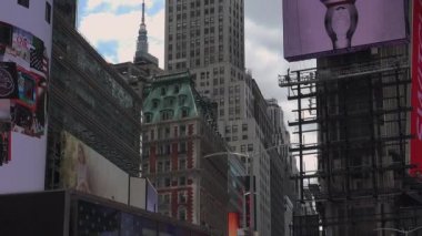 New York City - Mayıs: Yayalar ve New York, Ny Times Square'de trafikte. Times Meydanı dünyanın en popüler konumlar yaklaşık 40 milyon ziyaretçi ile her yıl biridir.