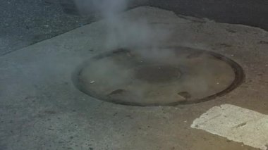 New York - 2017:traffic Center Caddesi Park satır ile kesiştiği Brooklyn Köprüsü girişinde yaklaşık; Yakınlarda bir park.ultrahd4k yanı sıra şehrin ana Yönetim ofisleri bulunmaktadır,