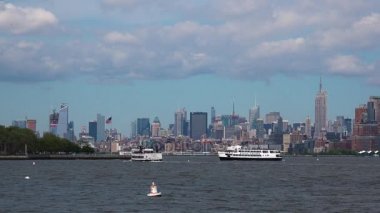 New York, 2017 yaklaşık: Manhattan ünlü Staten Adası feribot yolculuğu New York, ABD, gerçek zamanlı, ultra hd 4k Panoraması