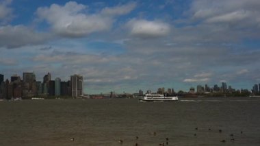 New York, 2017 yaklaşık: Manhattan ünlü Staten Adası feribot yolculuğu New York, ABD, gerçek zamanlı, ultra hd 4k Panoraması