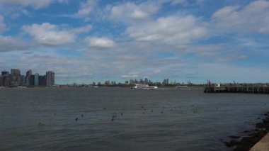 New York, 2017 yaklaşık: Manhattan ünlü Staten Adası feribot yolculuğu New York, ABD, gerçek zamanlı, ultra hd 4k Panoraması