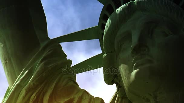 Νέα Υόρκη: Άγαλμα της ελευθερίας, με σύννεφα και εφέ, ultra hd 4k — Αρχείο Βίντεο