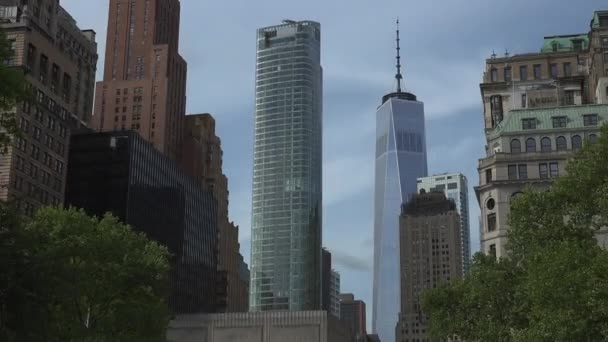 NUEVA YORK, circa 2017: Distrito financiero de Nueva York en primavera visto desde Battery Park, en tiempo real, ultrahd 4k — Vídeo de stock
