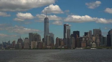 New York: Panoramik New York'ta bir gemi, gerçek zamanlı, ultra hd 4 k gördün mü