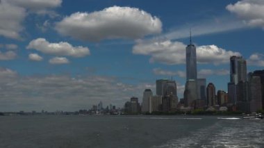 New York: Panoramik New York'ta bir gemi, gerçek zamanlı, ultra hd 4 k gördün mü