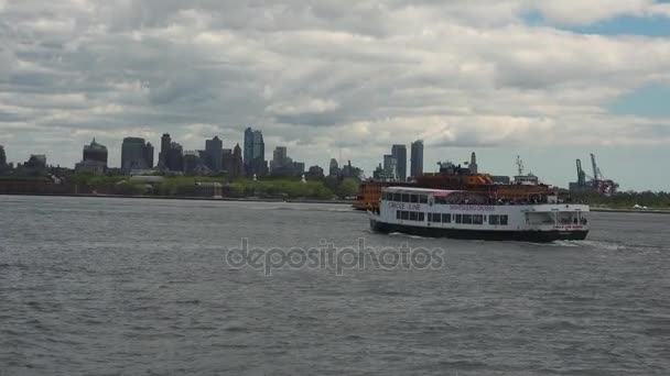 NUEVA YORK, circa 2017: Manhattan famoso ferry Staten Island paseo panorama de Nueva York, EE.UU., en tiempo real, ultra hd 4k — Vídeos de Stock