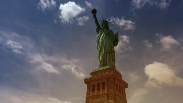 Nova Iorque: Estátua da Liberdade, com nuvens e efeitos, ultra hd 4k — Vídeo de Stock