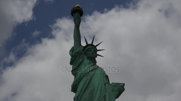 Nueva York: Estatua de la Libertad, con nubes y efectos, ultra hd 4k — Vídeo de stock