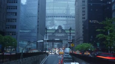 New York - 23 Haziran: Grand Central Station ile 23 Haziran 2017 New York, Ny içinde seyahat (Timelapse görünümü) yolcu. Grand Central platformlar sayısıyla dünyanın en büyük tren istasyonu olduğunu.