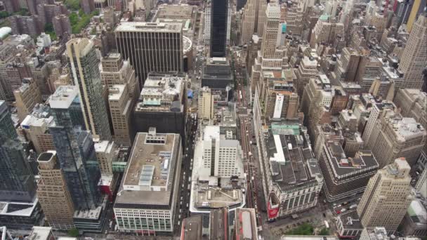 นิวยอร์ก สหรัฐอเมริกา - พฤษภาคม ค.ศ. 2017: ดูตึกระฟ้าแมนฮัตตันจากตึกเอ็มไพร์สเตท แมนฮัตตัน หมดเวลา — วีดีโอสต็อก