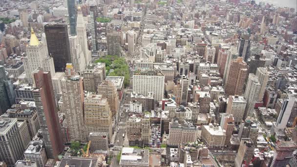 New York, Usa - květen 2017: View Manhattan Panorama mrakodrapů z Empire State Building, Manhattan, časová prodleva — Stock video