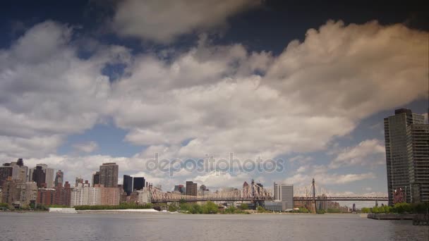 New York, États-Unis - Mai 2017 : Vue sur les gratte-ciel de Manhattan, laps de temps — Video