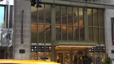 New York, 2017 yaklaşık: sokak sahneler taşıt ve Grand Central Station.In 2013 yakınlarında otomobil ile 21.6 milyon ziyaretçi, dünyanın 10 en çok ziyaret edilen turistik merkezleri arasında koyarak izlenebilir.