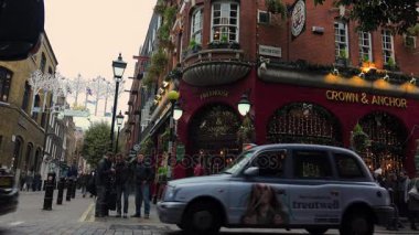 Londra, İngiltere - 2016 yaklaşık: Noel süsleri Covent Garden'da pazarı, Covent Garden'da pazarında Apple görünümü. Apple piyasada satan sanat ve el sanatları antikalar ve collectables öğeleri adanmış olduğunu.