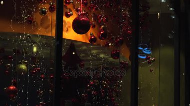Londra - Aralık 2016: Vitrin Noel dekorasyon ve Noel ışıkları Oxford Street Londra, İngiltere, Birleşik Krallık