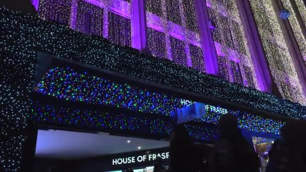 London - DEC 2016: Christmas lights and London buses at the station on busy Oxford Street London, England, United Kingdom in December, 2016. Oxford circus at traffic rush. — Stock Video