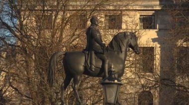 Londra - 2017:People Trafalgar Meydanı ' London.One şehrin en popüler turistik ziyaret edin. Bir year.4k, ultrahd, gerçek zamanlı on beş milyondan fazla ziyaretçi var