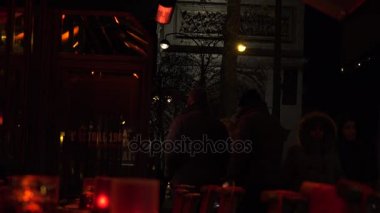 Paris, Fransa, yaklaşık 22 Aralık: Champs Elysees Paris ışıklı Noel ve zafer takı için arka planda