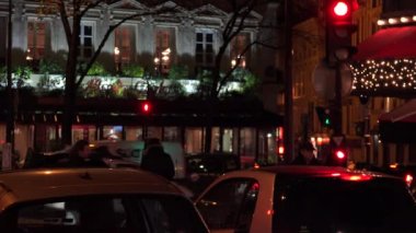 Paris, Fransa, yaklaşık 22 Aralık: Champs Elysees Paris ışıklı Noel ve zafer takı için arka planda