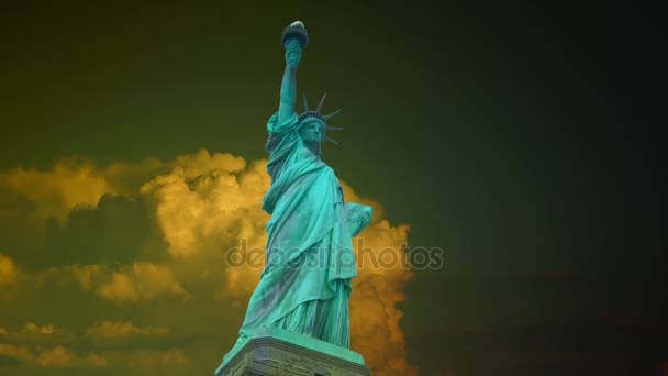 Estatua de la Libertad, con nubes y efectos en Nueva York, ultra hd 4k, time lapse — Vídeos de Stock