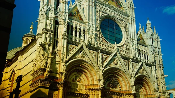 Siena, Italien, katedralen Sqare och Duomo — Stockfoto