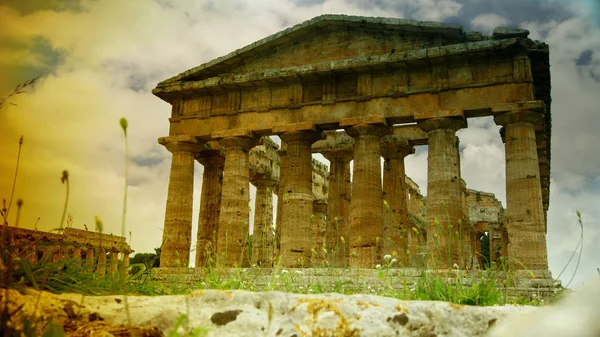 Archaeological ruins of Paestum, Italy — Stock Photo, Image