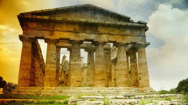 Ruinas arqueológicas de Paestum, Italia — Foto de Stock