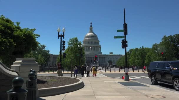 WASHINGTON, DC, USA - Circa 2017: The U S Capitol, often called the Capitol Building, is the home of the U S Congress, and the seat of the legislative branch of the U.S. federal government. — Stock Video