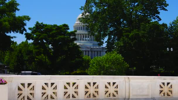 Washington DC - Circa 2017: Edifício do Supremo Tribunal dos Estados Unidos desvinculado filmado em um dia brilhante de verão em Washington DC , — Vídeo de Stock