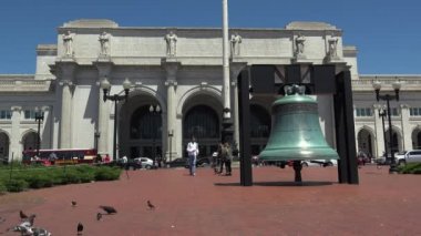 Özgürlük Çanı yineleme önünde Washington DC Union Station.
