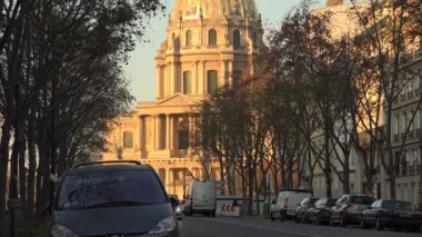Paris, Fransa - 2017 yaklaşık: Les Invalides (sakatlar Ulusal Konut). Müze ve anıtlarının Paris, gün batımı görünümü bir kompleks olduğunu