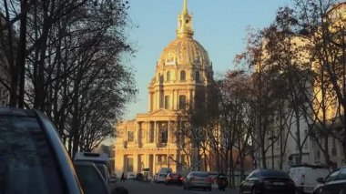 Paris, Fransa - 2017 yaklaşık: Les Invalides (sakatlar Ulusal Konut). Müze ve anıtlarının Paris, gün batımı görünümü bir kompleks olduğunu