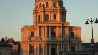 Paris, Fransa - 2017 yaklaşık: Les Invalides (sakatlar Ulusal Konut). Müze ve anıtlarının Paris, gün batımı görünümü bir kompleks olduğunu