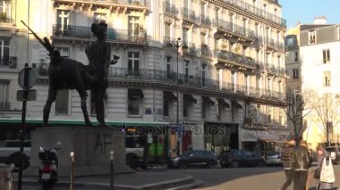 Paris, Fransa-2017 yaklaşık: Art Nouveau heykel tarafından ünlü sanatçı Cesar, 5 feet yüksek, Centaure 1985'te yüklü ve kare Michel Debre içinde yer alan.