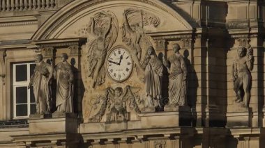 Paris-2017 yaklaşık: Lüksemburg Bahçeleri de Paris. 22,5 hektar, kentin ikinci büyük park vardır ve Saray Fransız Senato evi.