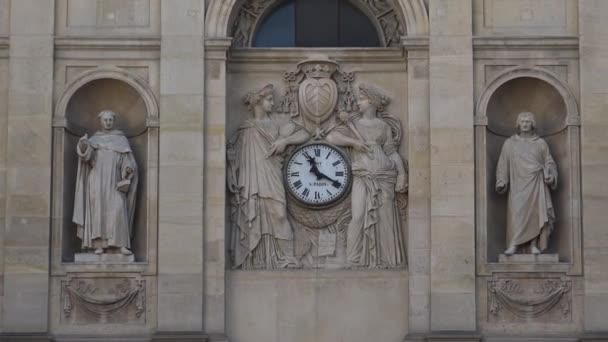 Paris, Frankrike - circa 2017: syn på Sorbonne i Paris. Namnet härrör från College de Sorbonne, som grundades av Robert de Sorbon (1257)-ett första högskolor av medeltida universitet. — Stockvideo