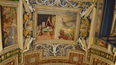 Vatikan Şehri, Vatikan, 2017 yaklaşık: iç mekanlar ve resim ve heykeller Vatikan Müzesi ile mimari detaylar,