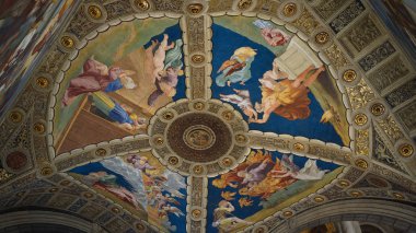 Vatikan Şehri, Vatikan, 2017 yaklaşık: iç mekanlar ve resim ve heykeller Vatikan Müzesi ile mimari detaylar,