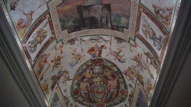 Vatikan Şehri, Vatikan, 2017 yaklaşık: iç mekanlar ve resim ve heykeller Vatikan Müzesi ile mimari detaylar,