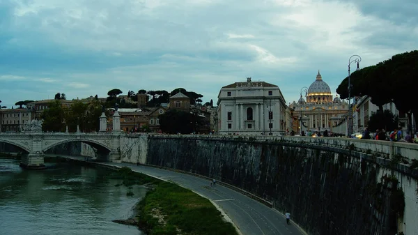 サン・ピエトロ大聖堂の眺め,ローマ,バチカン,イタリア. — ストック写真